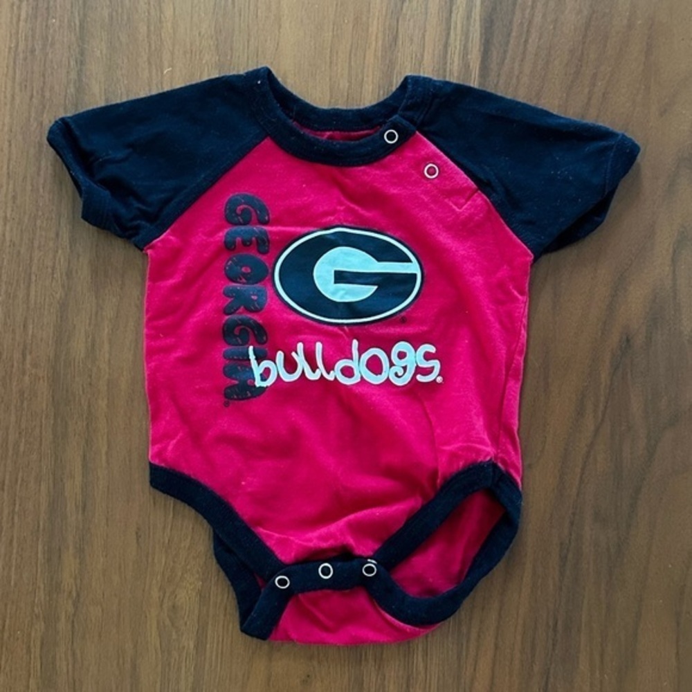 UGA Georgia Bulldogs Baby Onesie Red & Black size 0-3 months